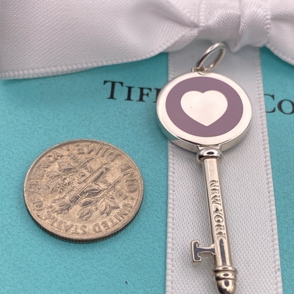 New Tiffany & Co. Lavender Purple Heart Key NewYork Charm Pendant Bracelet - Picture 7 of 7